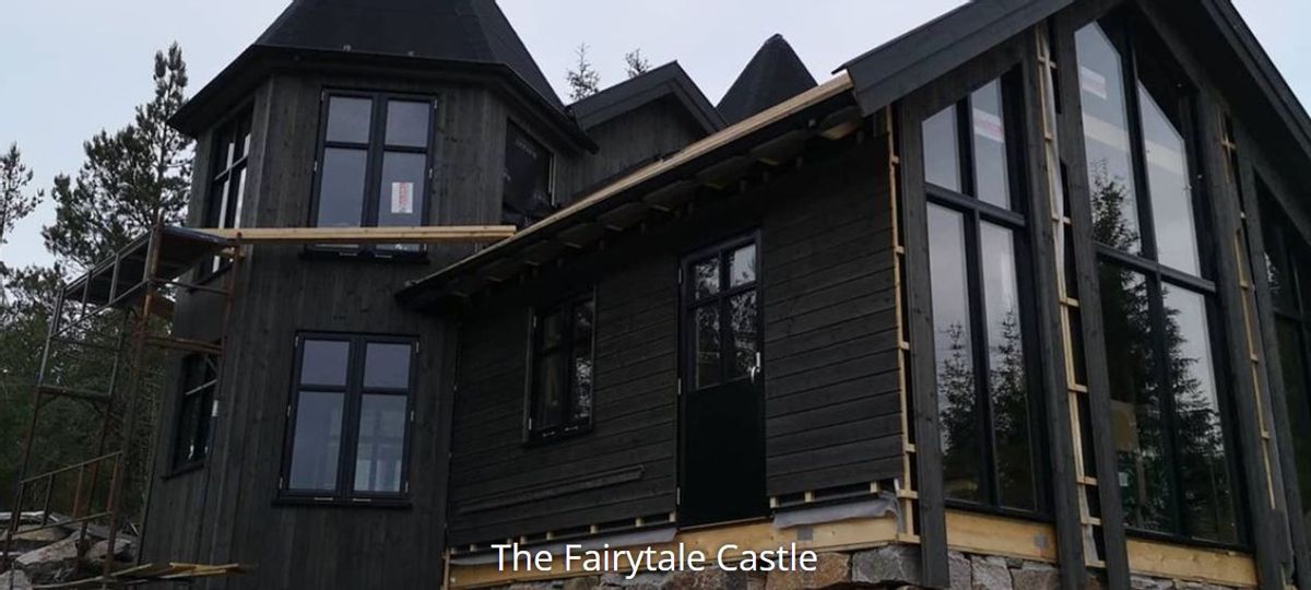 Fasaden eventyrslottet i lyngdal