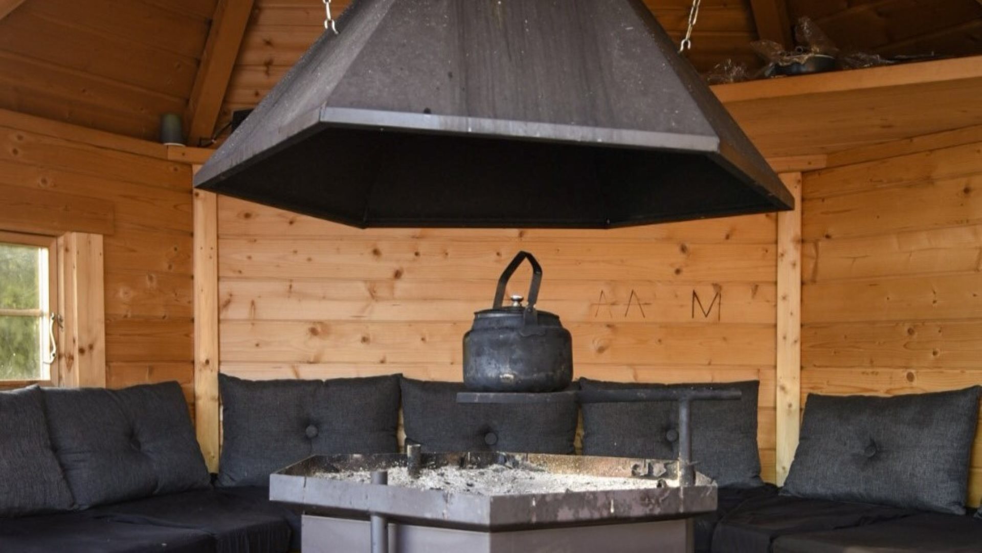 Koselig Grillbu Treetop Island Villmark