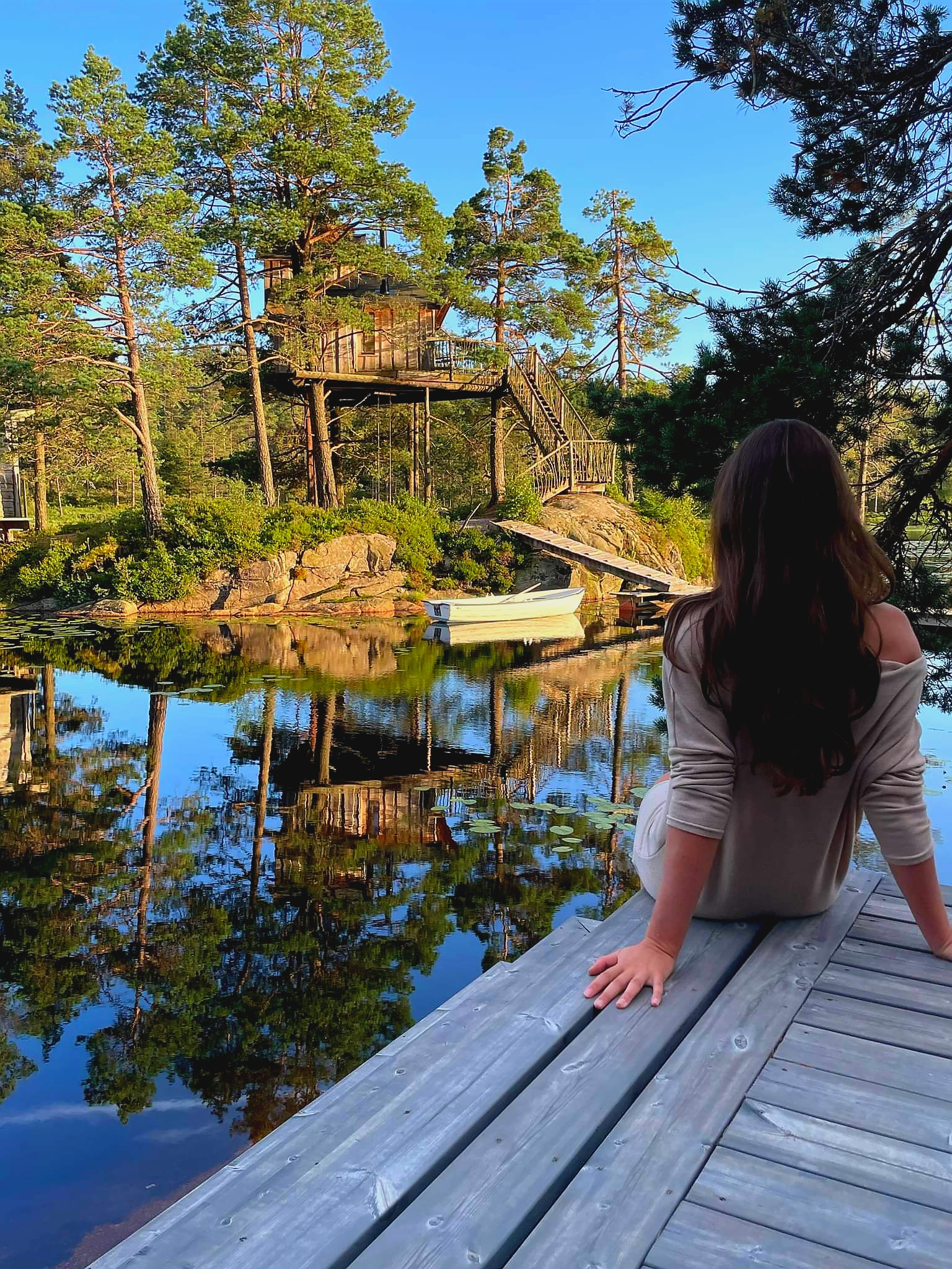 nyter en deilig morgen på treetop island