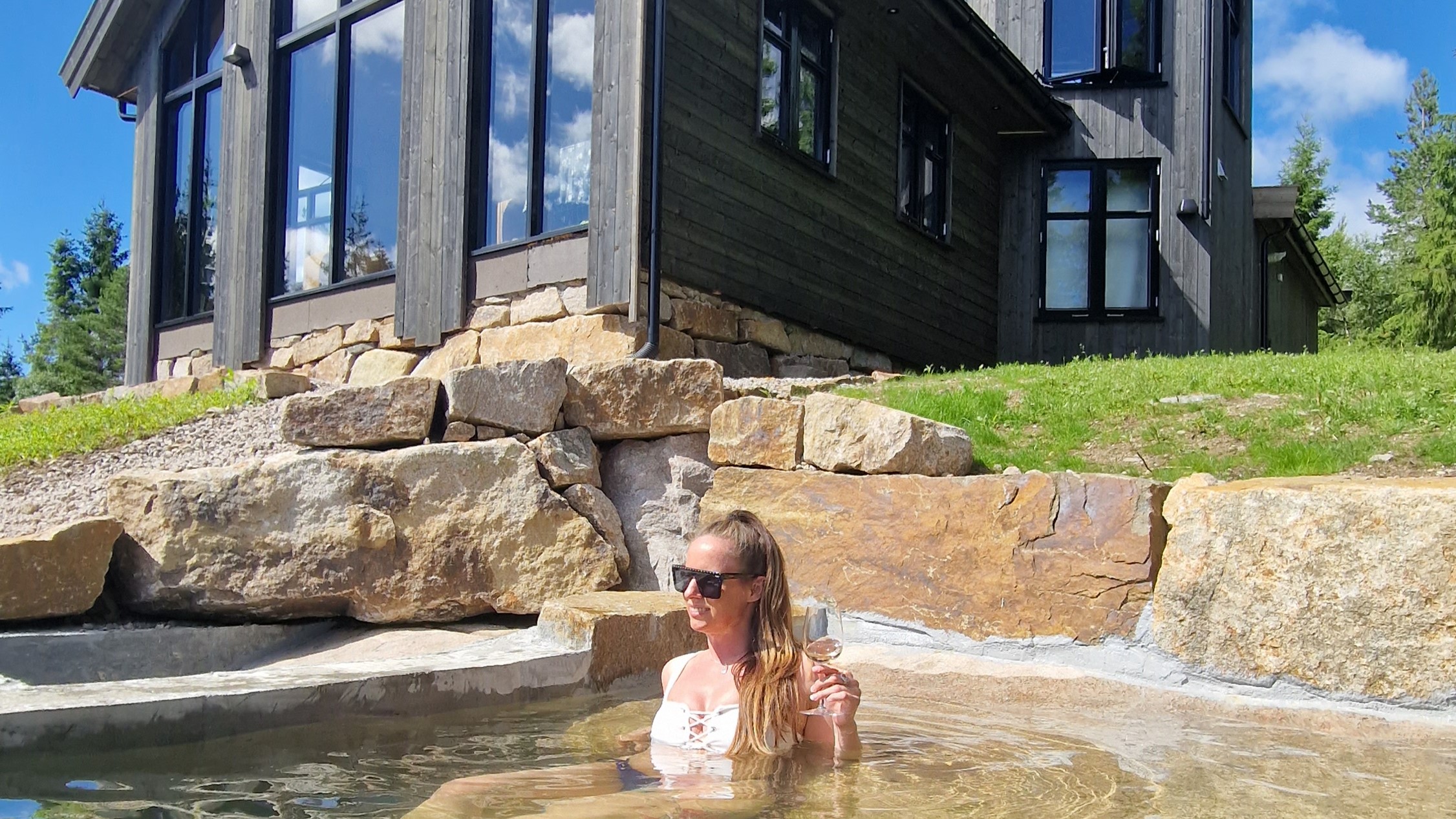 Nyt tiden i oppvarmet basseng